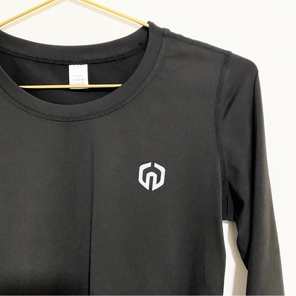 Neleus Crop Top - Picture 2 of 4